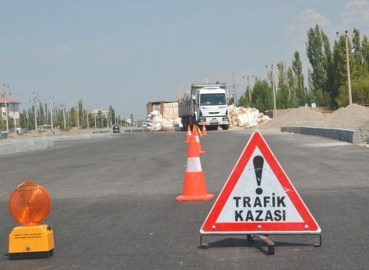 Kastamonu\'da Kamyon Devrildi: 1 Ölü, 1 Yaralı