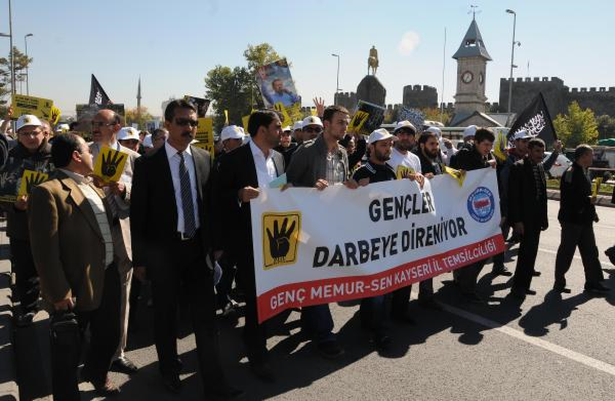Mısır\'daki Direnişin 100\'üncü Gününe Destek Yürüyüşü