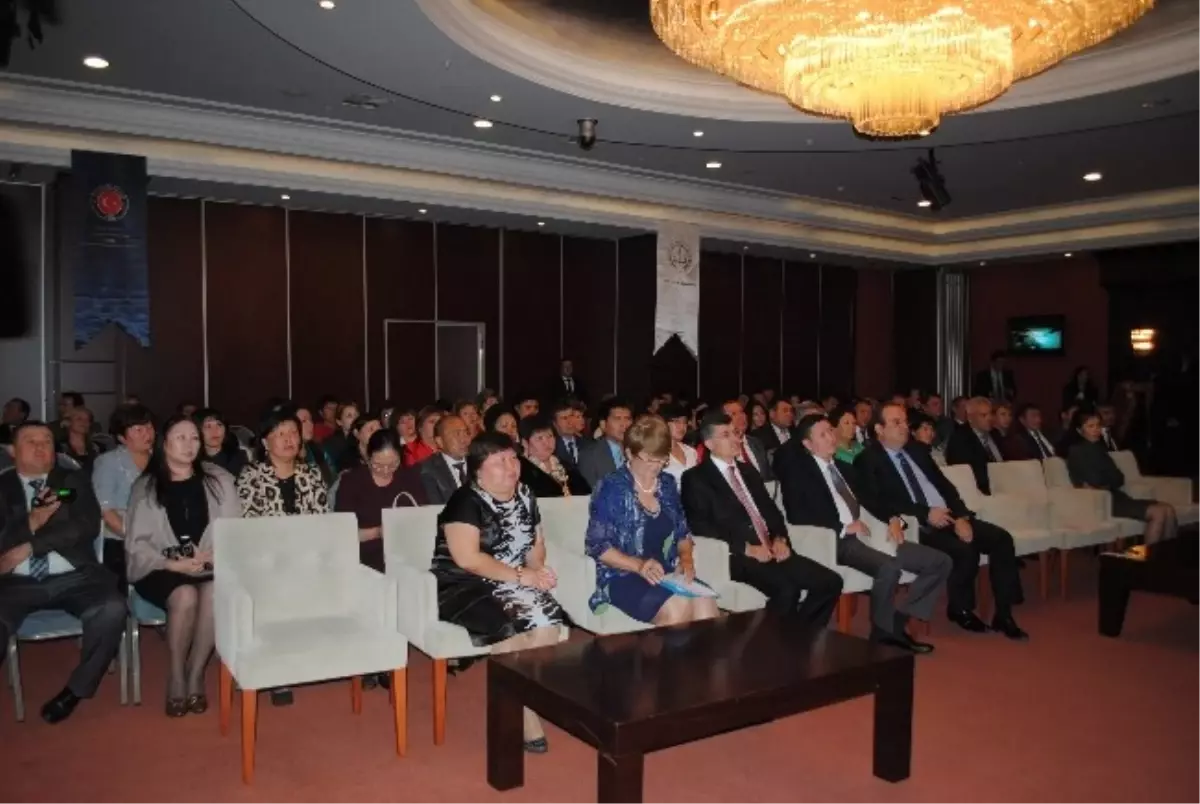 Kazakistanlı Eğitimciler Sertifikalarını Aldı