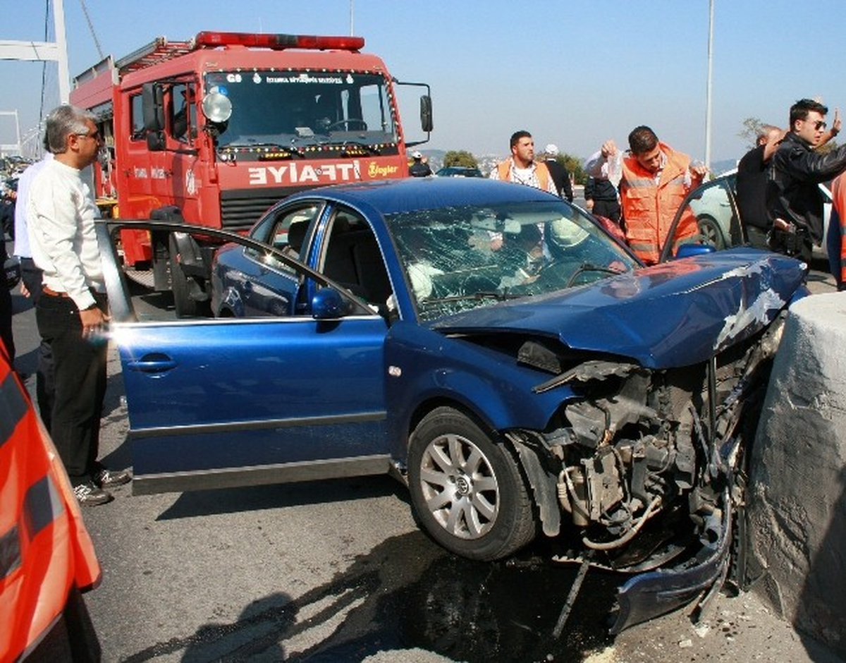 Köprüde Kaza, Trafik Altüst Oldu
