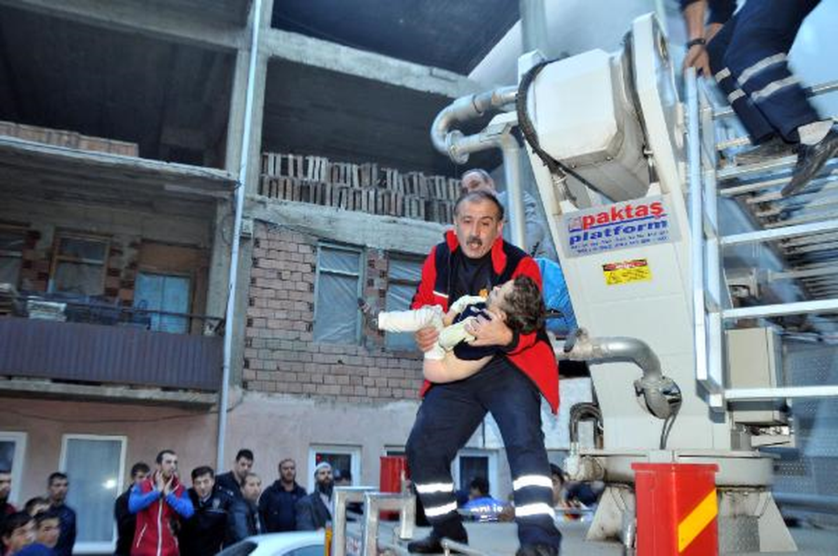 Küçük Malik Makinaya Bağlı Yaşatılıyor