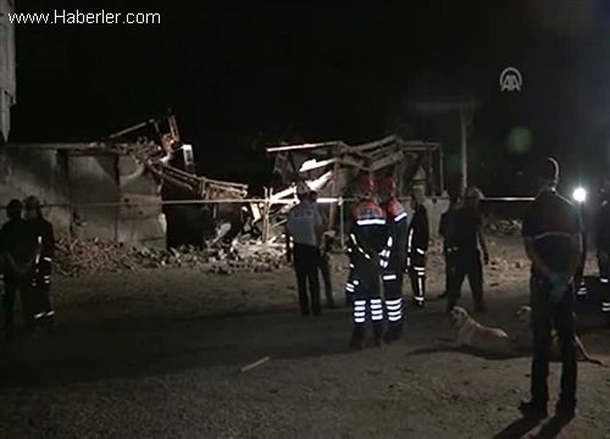 Kullanılmayan Fabrika Binası Çöktü
