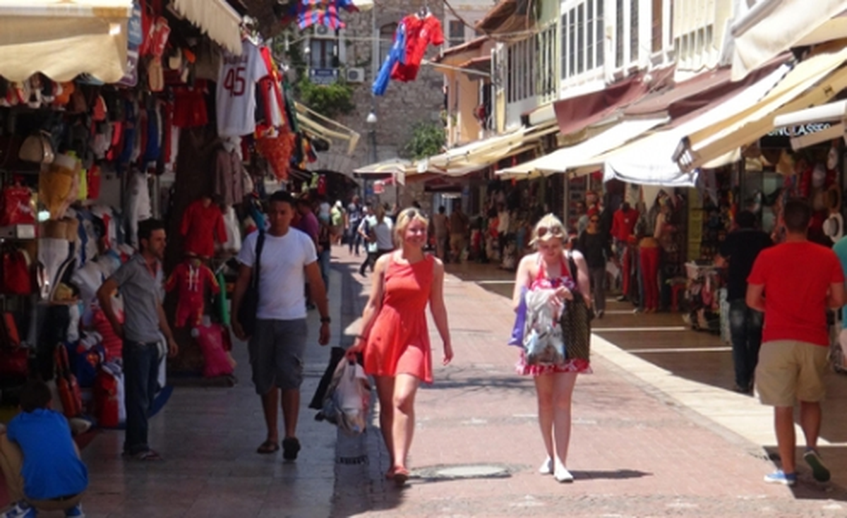 Kuşadası\'nı Turizm Sırtlıyor