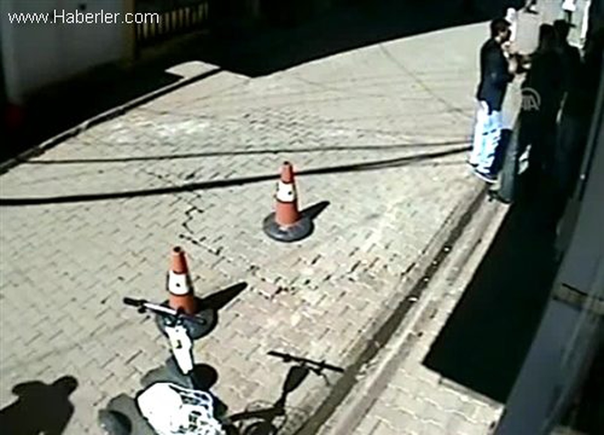 Kuyumcudaki hırsızlık güvenlik kamerasında