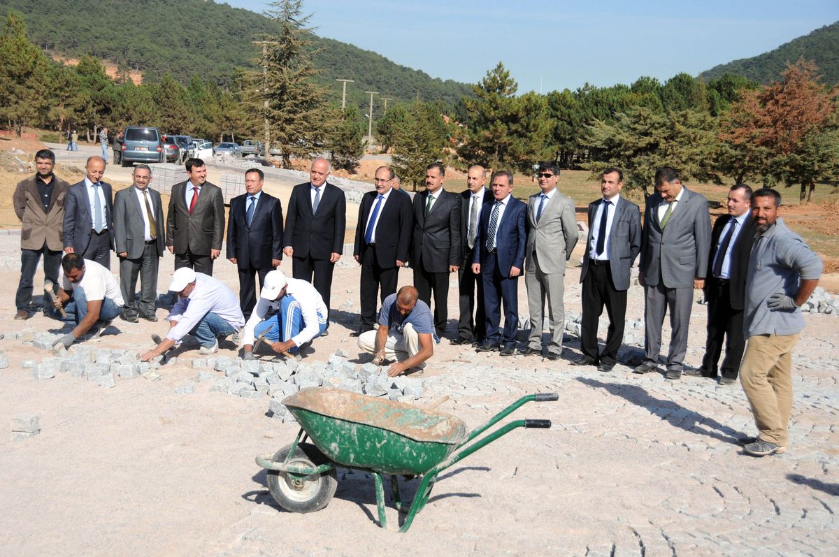 Manisa Valisi Savaş, Spil Dağı Milli Parkı\'nı İnceledi