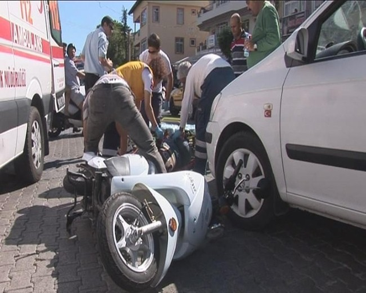 Marmaris\'te Trafik Kazaları: 2 Yaralı