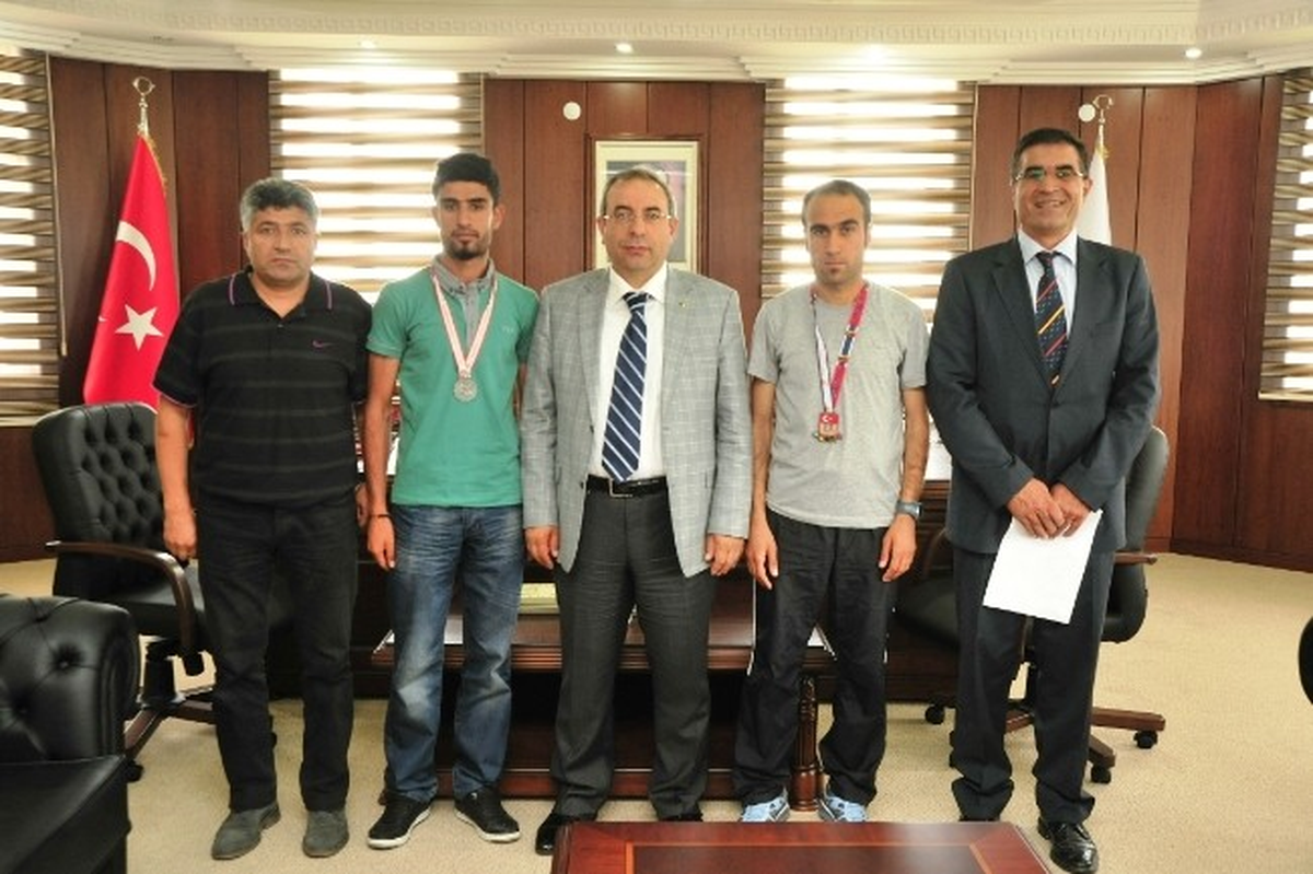 Milli Atletten Rektör Prof. Dr. Battal\'a Ziyaret