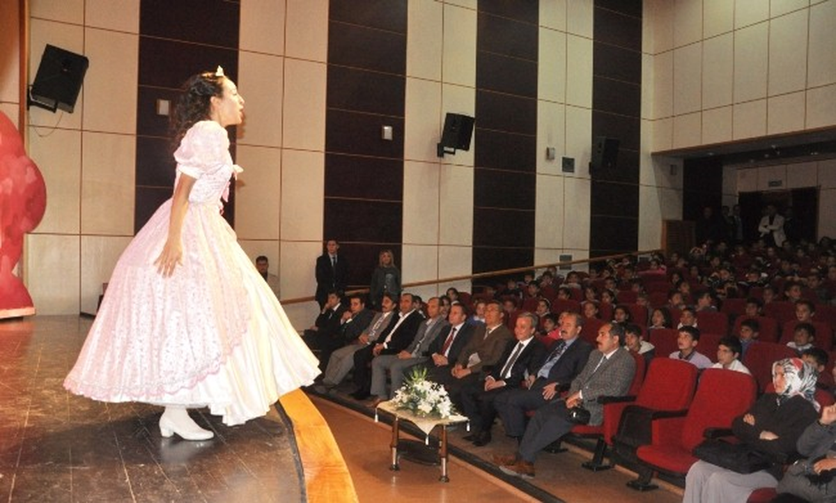 Muş Emniyet Müdürlüğünden Tiyatro Etkinliği