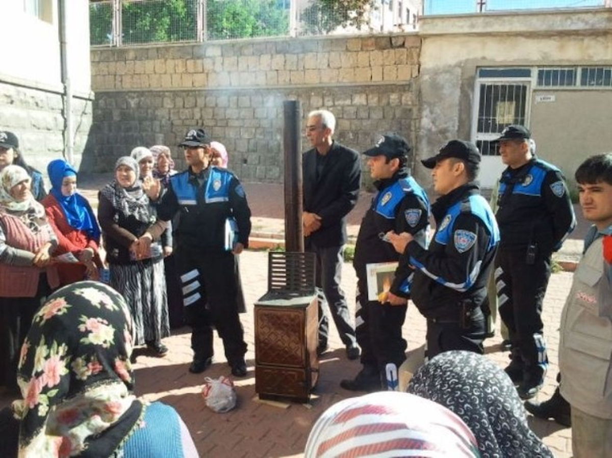 Polis Ekipleri Vatandaşı Soba Zehirlenmelerine Karşı Uyarıyor