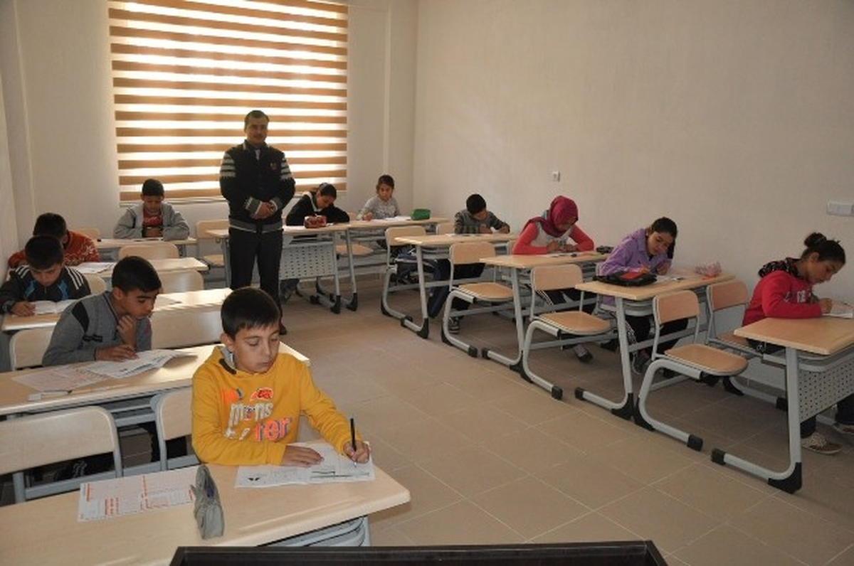 Roman Öğrenciler Sınava Koştu