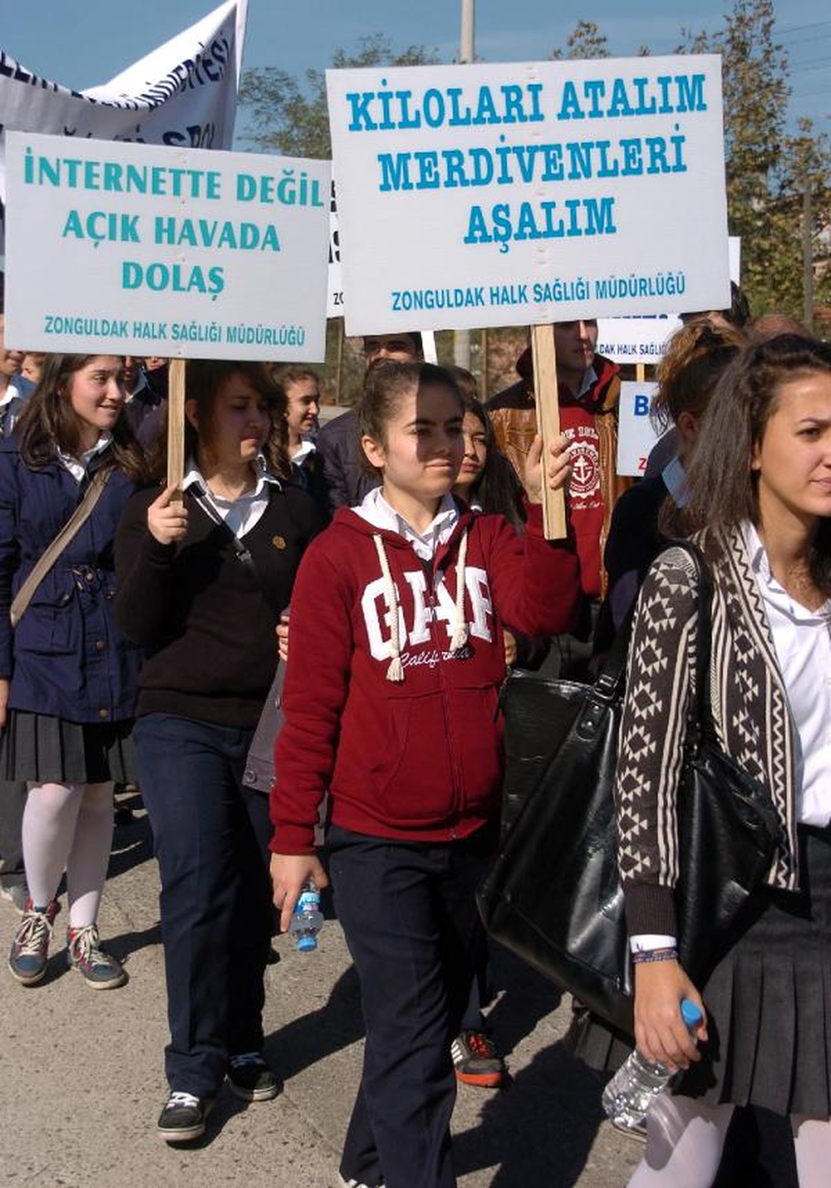 Sağlıklı Beslenme ve Hareketli Yaşam İçin Yürüdüler