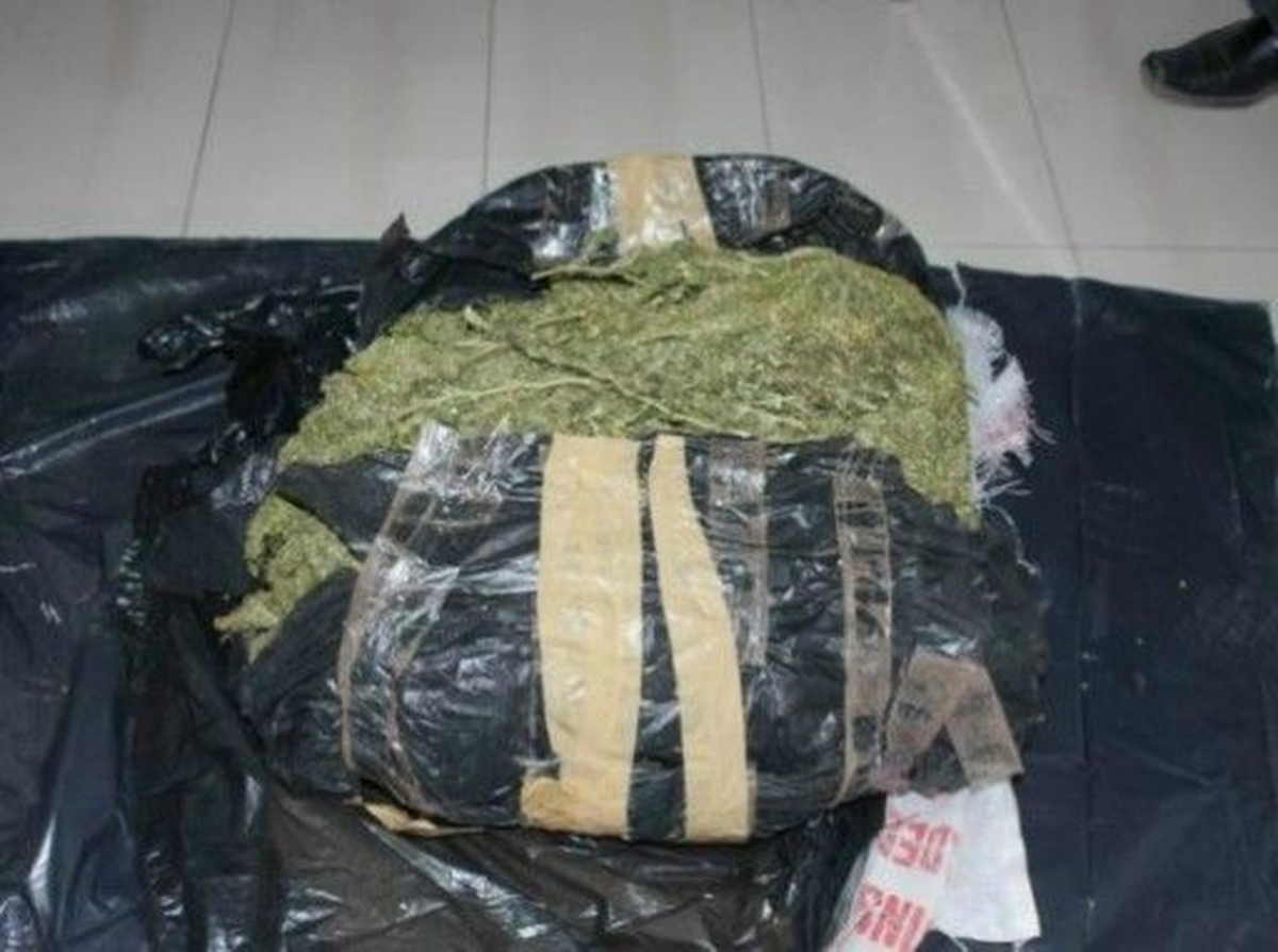 Sahipsiz Poşetten 2 Kilogram Esrar Çıktı