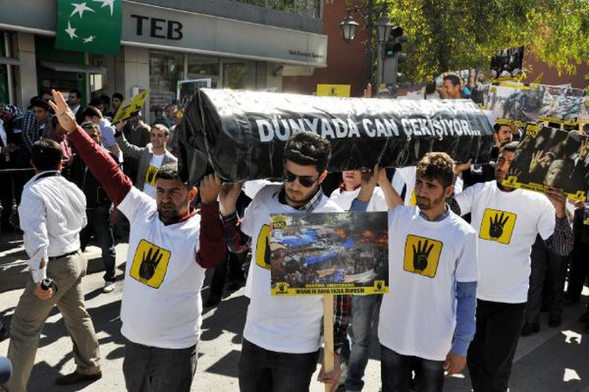Şanlıurfa\'da Tabutlu Mısır Protestosu