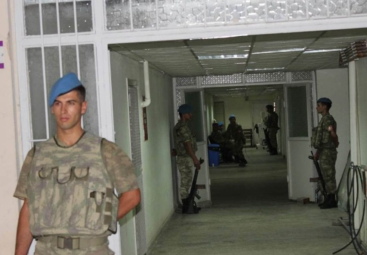 Siirt\'te Bir Askeri, Nöbet Değişiminde Arkadaşı Vurdu