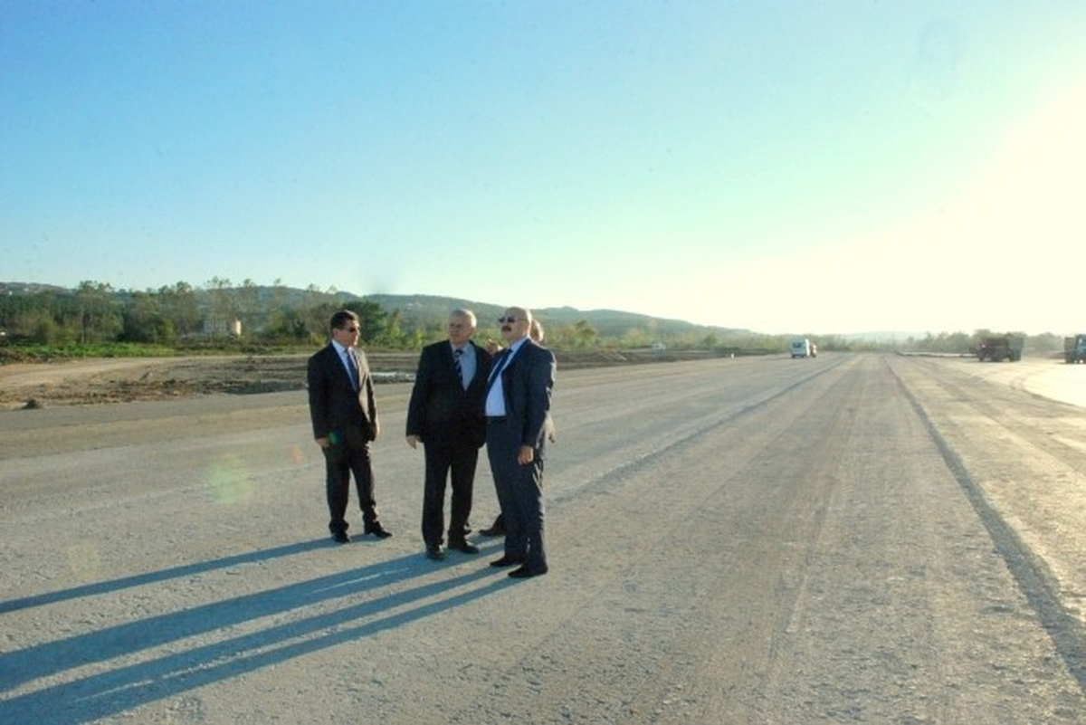 Sinop Havaalanı\'nda Pist Uzatma Çalışmaları