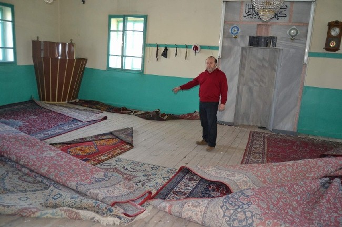 Tarihi Göllü Camiinde Hırsızlık