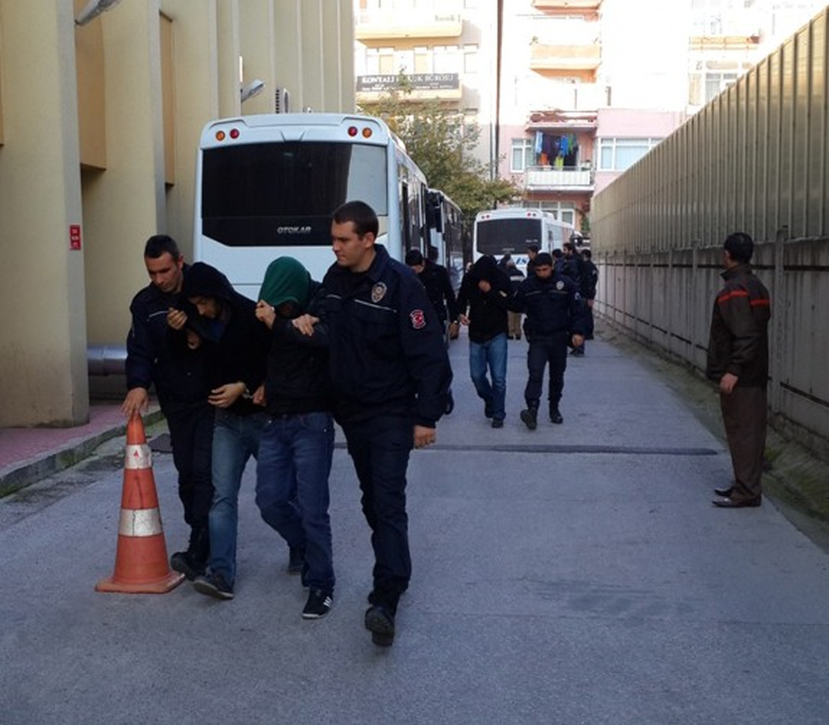 Torbacı Operasyonunda 27 Kişi Tutuklandı