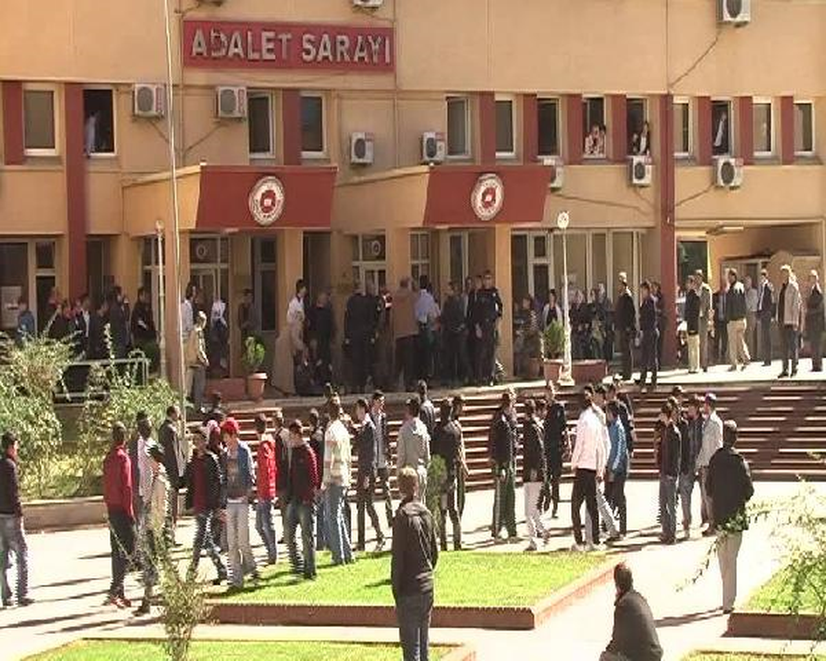 Trabzon Adliyesi Önünde Arbede