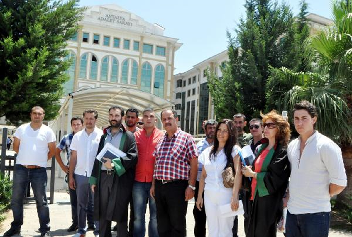 Türk Bayrağı Açma Davasında Beraat