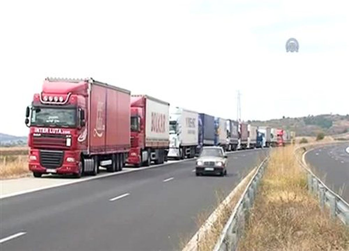 Türk tır sürücülerinin Bulgaristan\'ı protesto eylemi