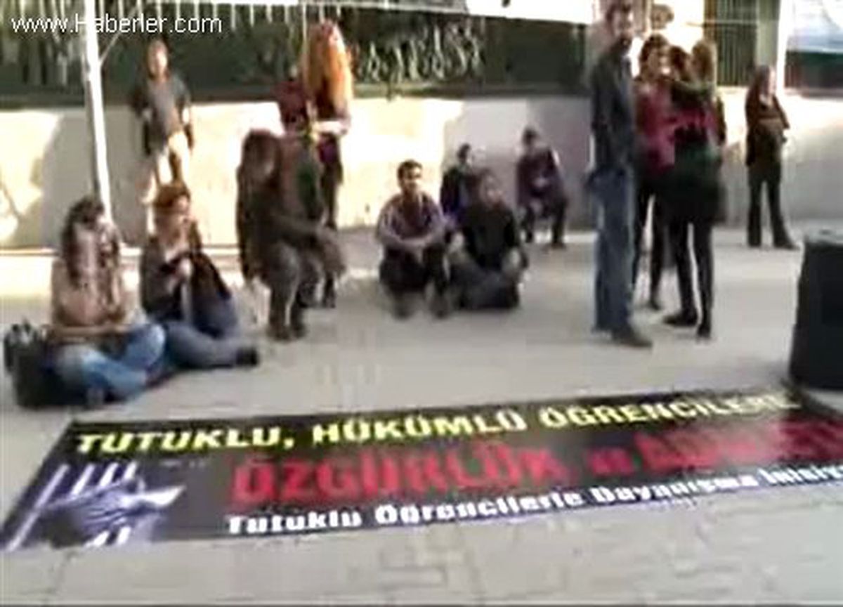 Tutuklu Öğrenciler İçin Sokakta Üniversite Açılışı Yaptılar