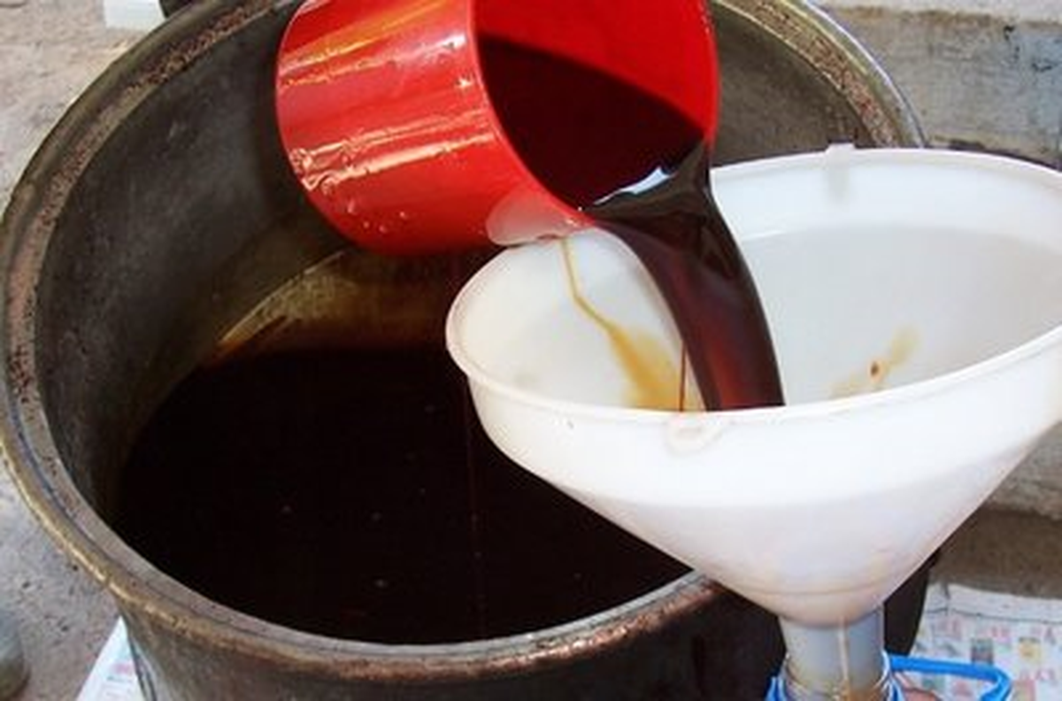 Üzüm Üreticileri Evlerde Pekmez Yapıyor
