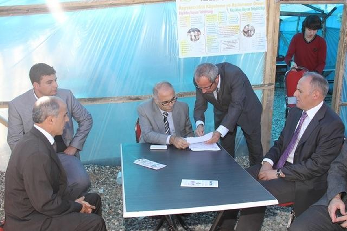 Vali Karahan Hayvan Pazarında İncelemelerde Bulundu