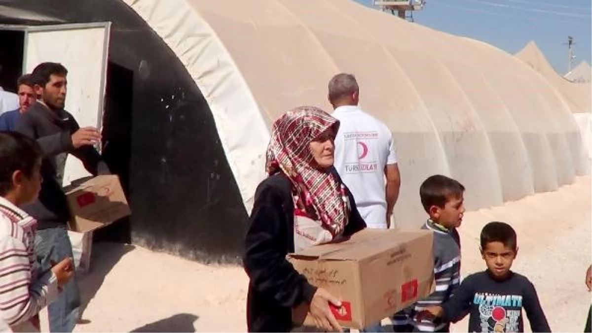 Akçakale\'de 5 Bin 200 Suriyeli Aileye Bayram Yardımı
