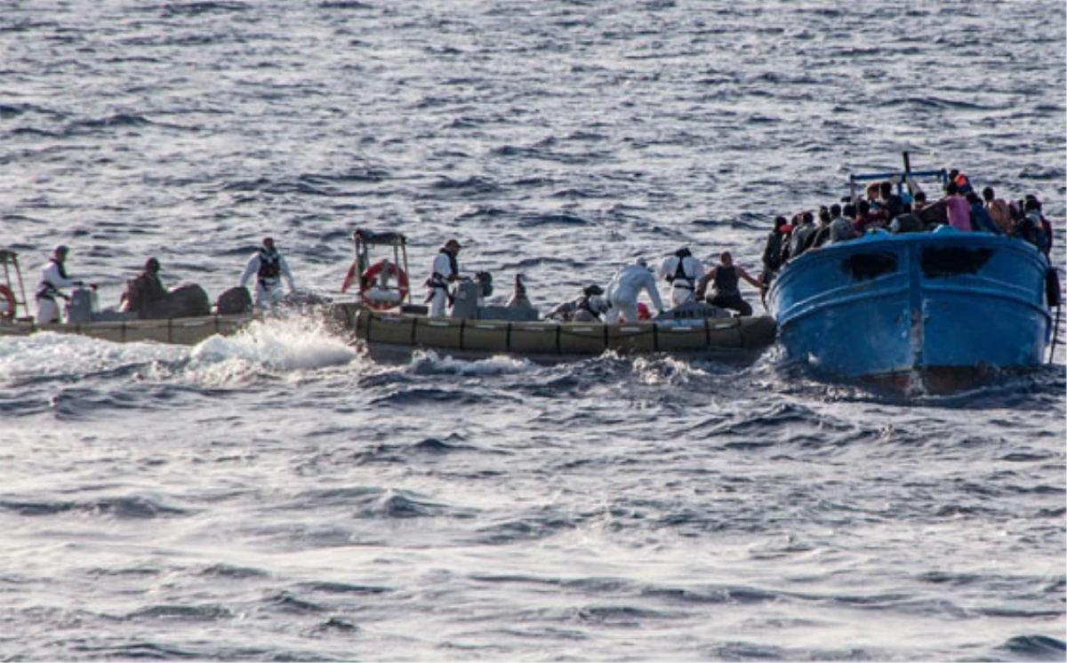 Akdeniz\'de Göçmen Faciası: 50 Ölü