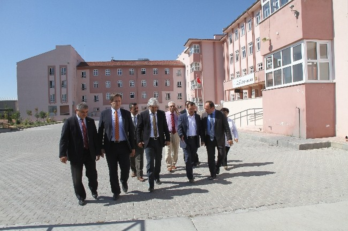 Akhisar Anadolu Öğretmen Lisesinden Belediyeye Teşekkür