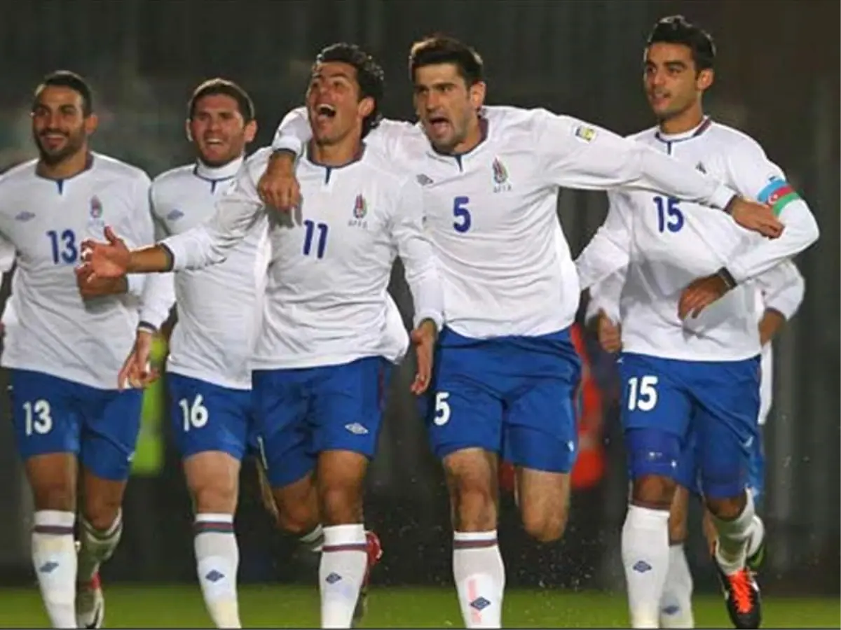 Azerbaycan Rahat Kazandı: 2-0