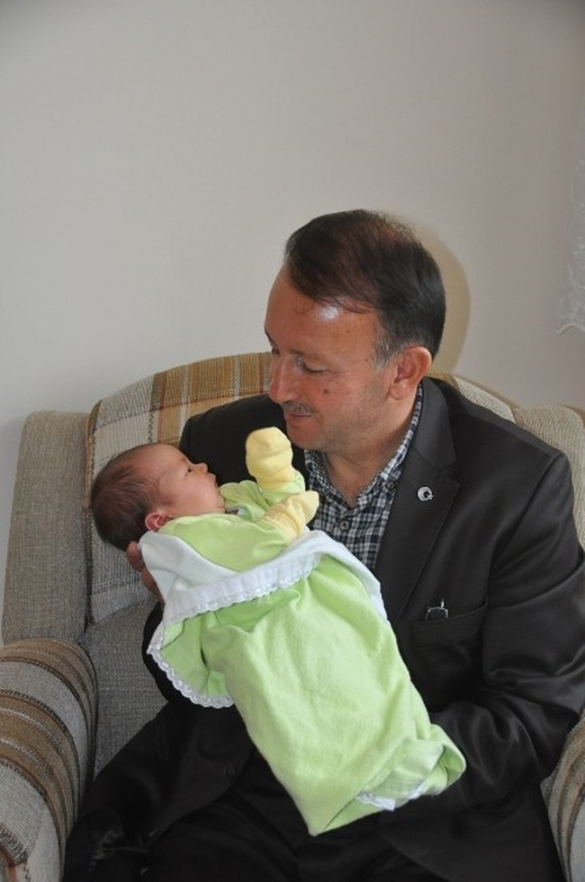 Kartepe Belediye Başkanı Karabalık\'tan Bebeklere Ziyaret