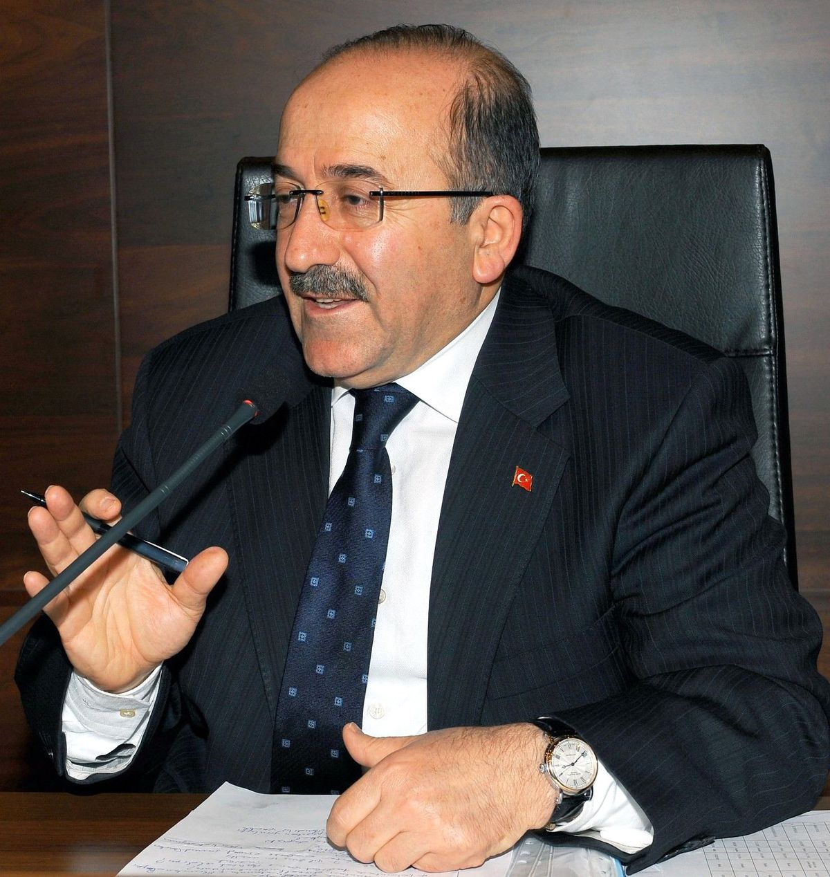 Belediye Başkanı Gümrükçüoğlu, Belediye Birimlerini Ziyaret Etti