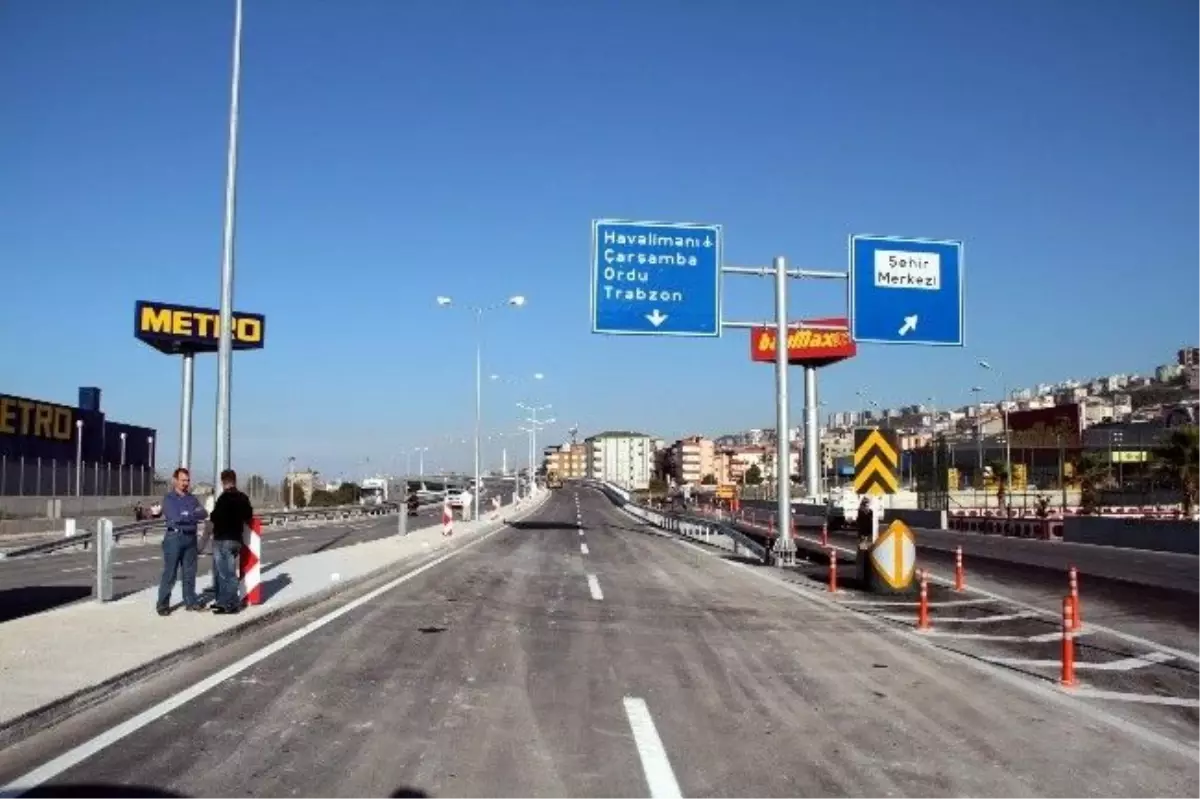 Canik\'teki Katlı Yol Trafiğe Açıldı