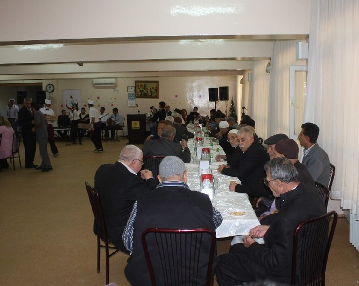 Dünya Ruh Sağlığı Günü\'nde Yaşlılar Unutulmadı