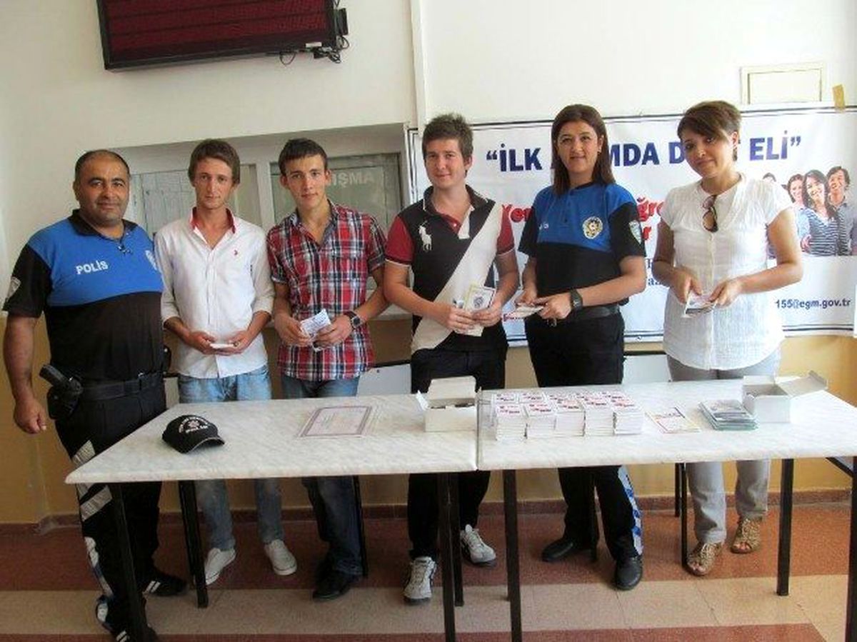 Edremit Polisinden "Dost Eli\' Projesi