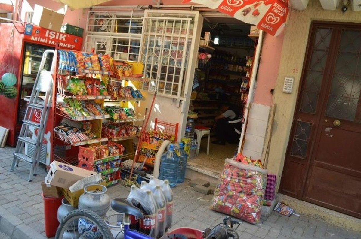 Edremit\'te Kaldırım İşgaline Sıkı Denetim