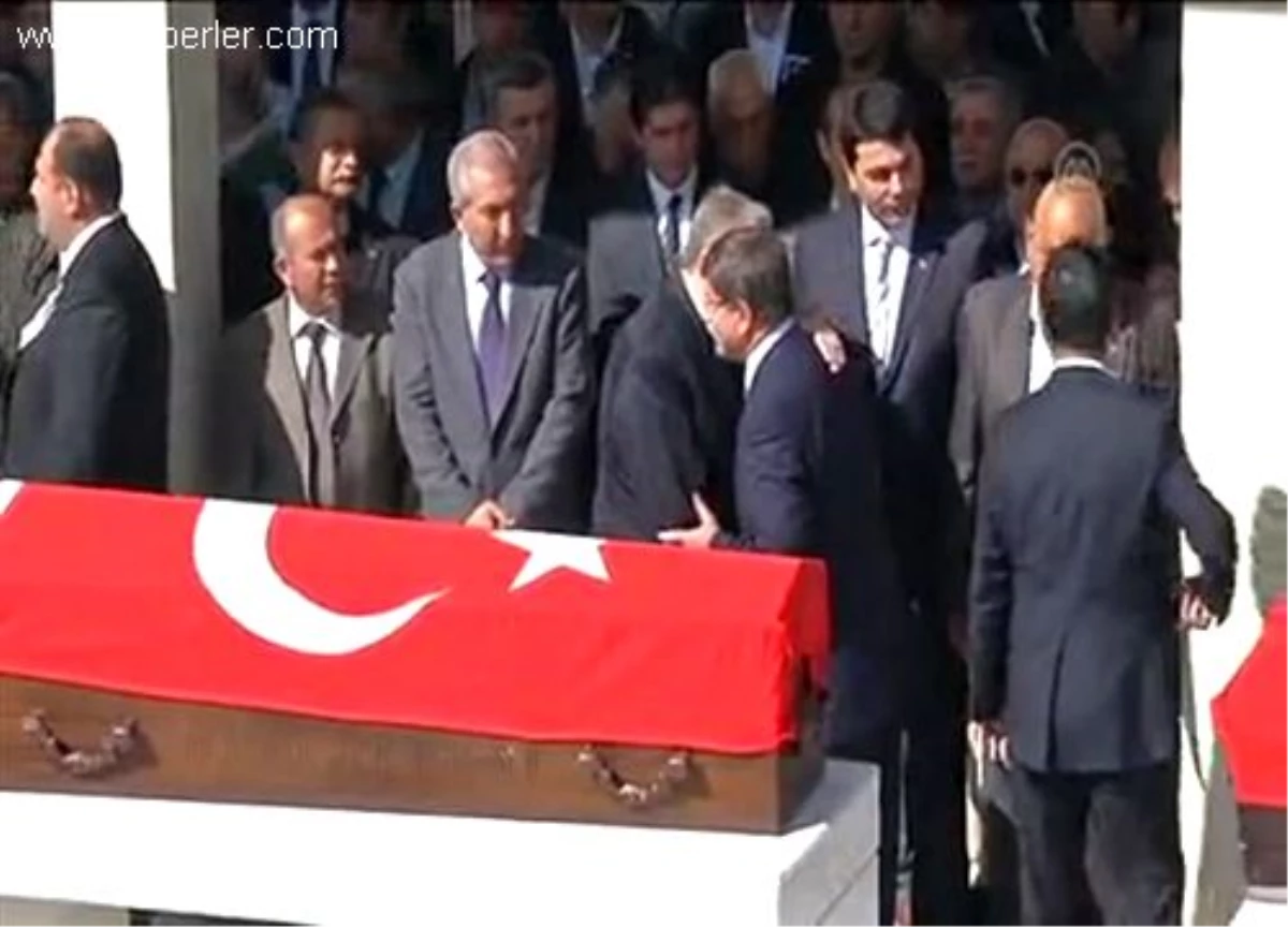 Eski milletvekili Kösoğlu ve Aras\'ın vefatı cenaze namazı (1)