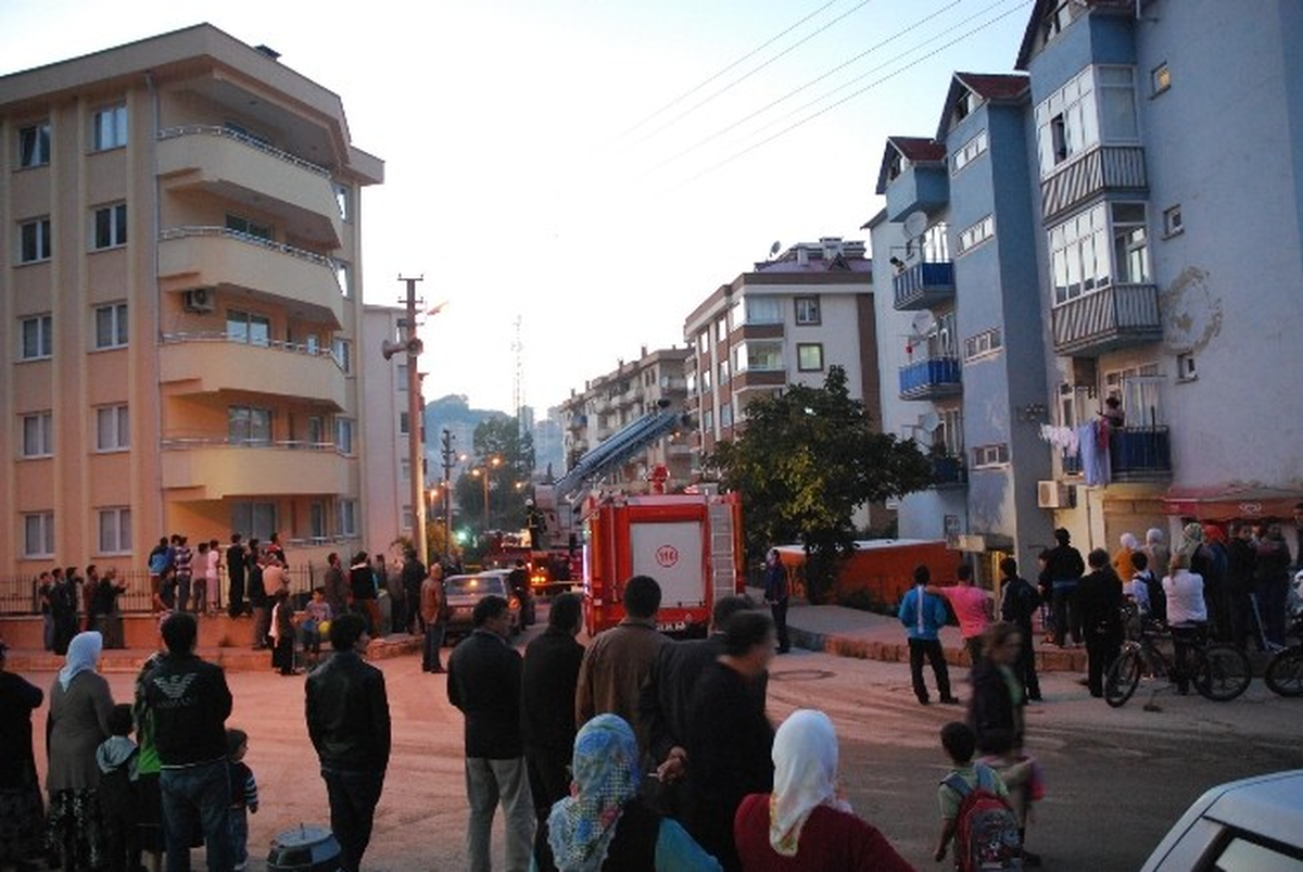 İntihar Etmek İsteyen Kadın İtfaiyecilerle Boğuştu