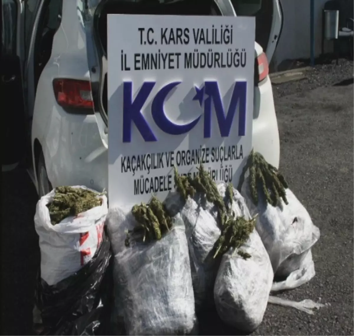 Kars\'ta 44 Kilo Esrar Ele Geçirildi