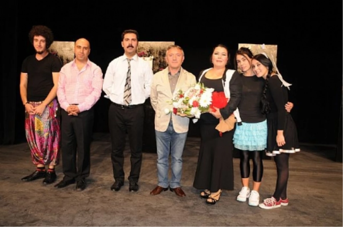 M.Ş.E. Sahnesi 2013-2014 Sezonuna Perdelerini Açtı