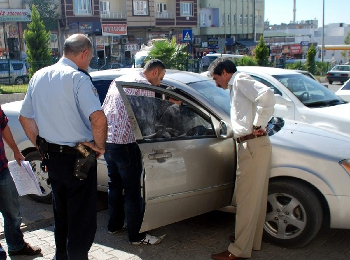 Namaz Kılarken Otomobilinden Cep Telefonu Çalındı