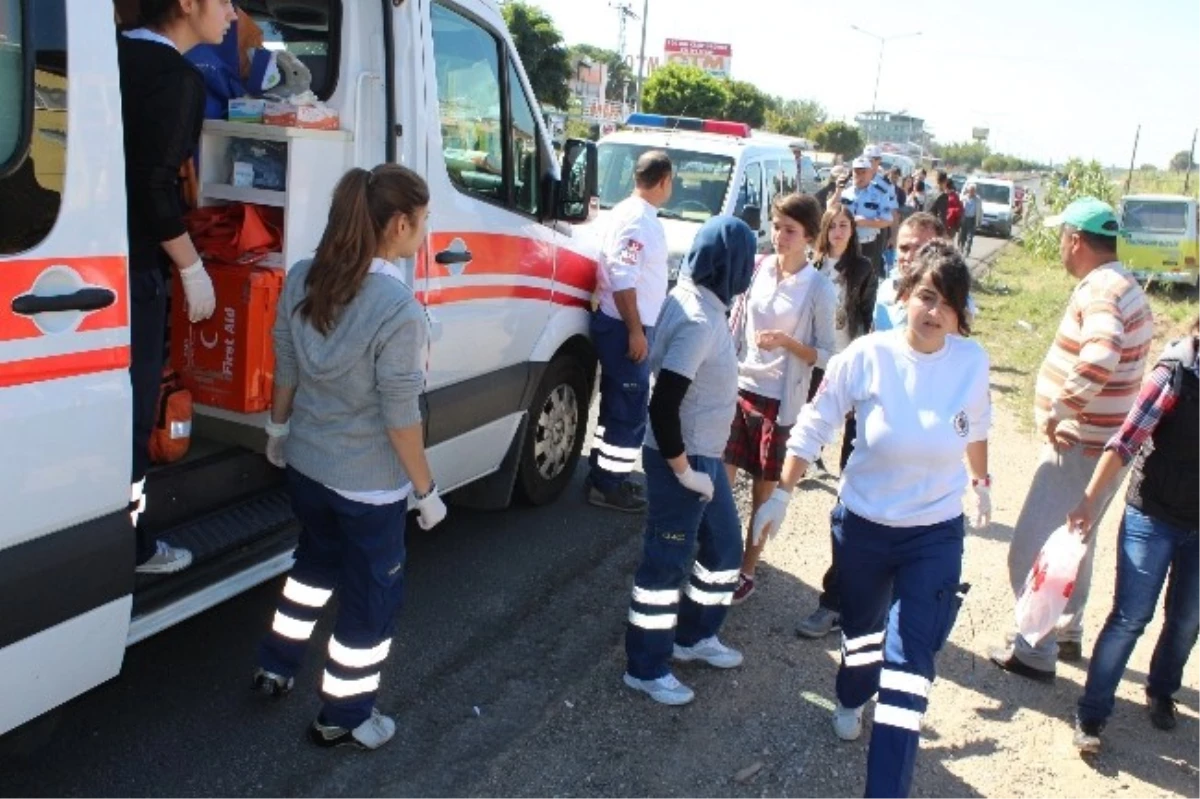 Nazilli\'de Trafik Kazaları; 10 Yaralı