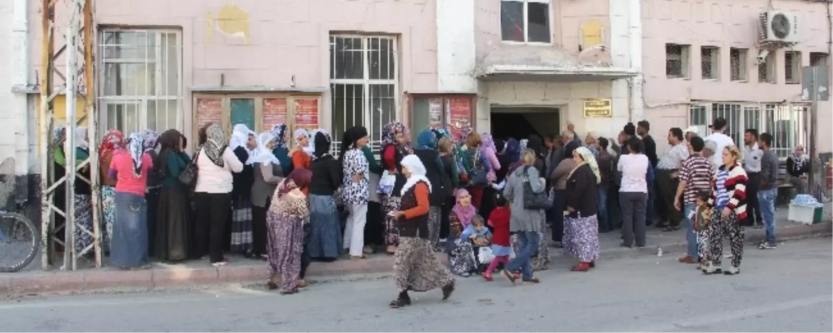 (Özel Haber) Bayram Yardımı Dedikodusu İzdihama Yol Açtı