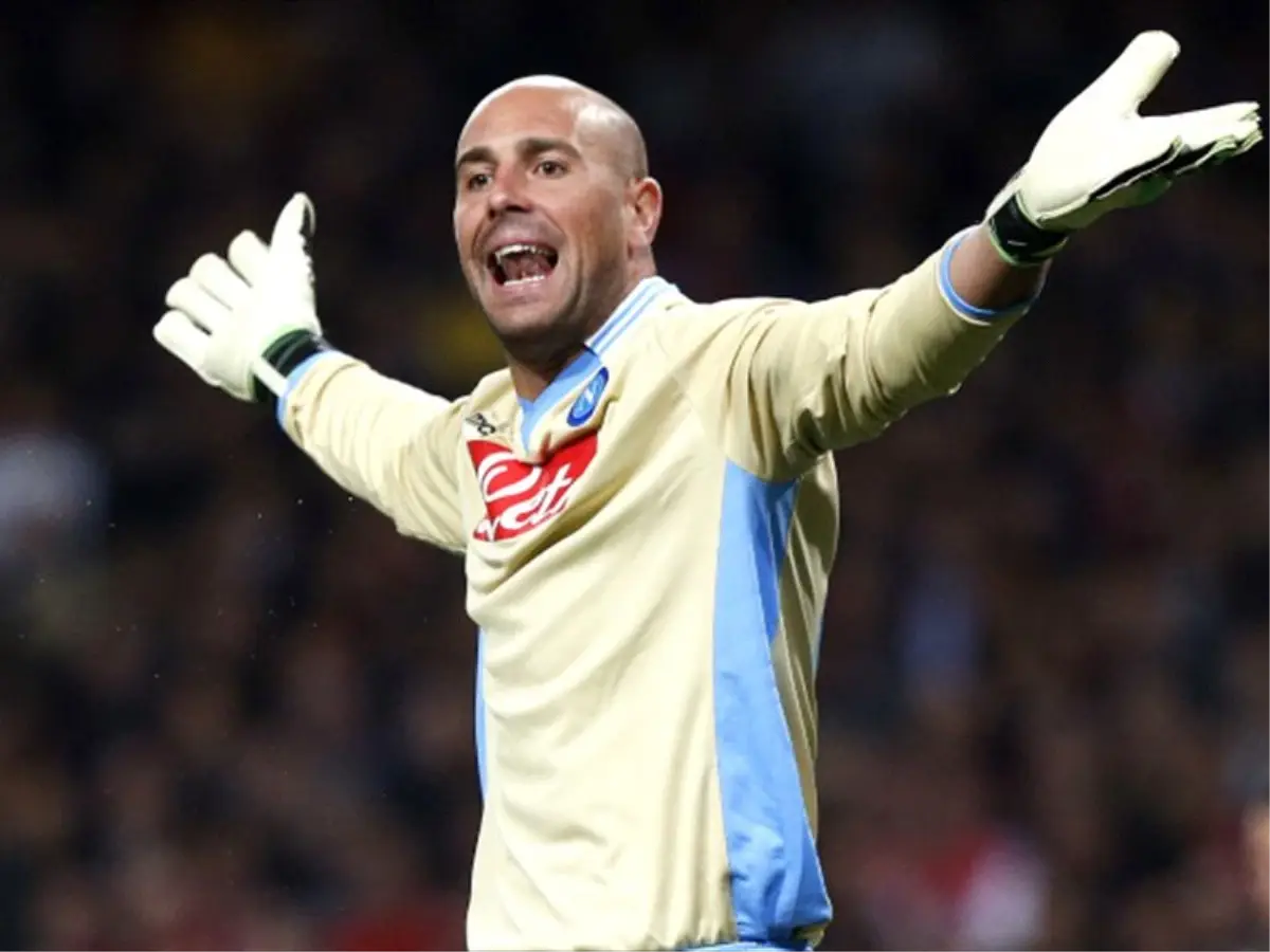 Reina, Balotelli Pijaması Giyiyor