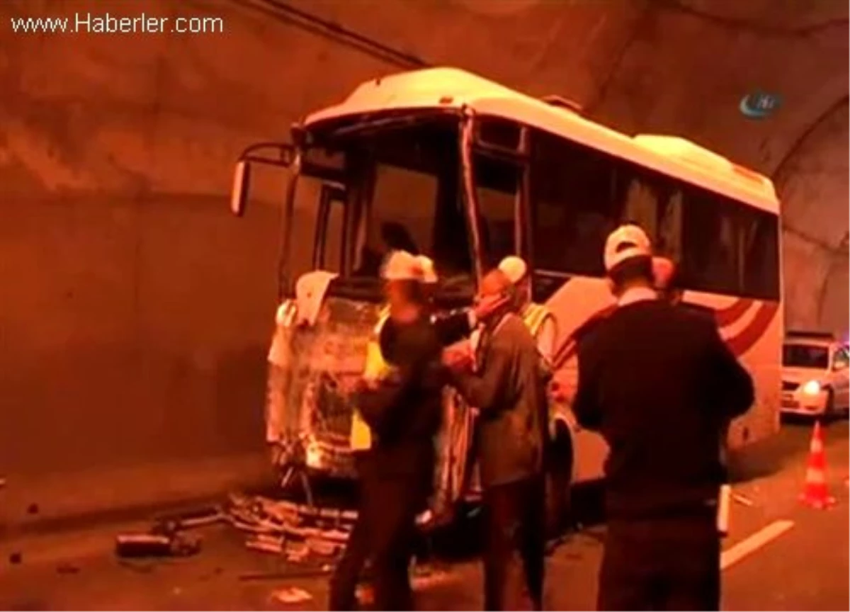 Rize\'de Trafik Kazası: 1 Ölü, 40 Yaralı