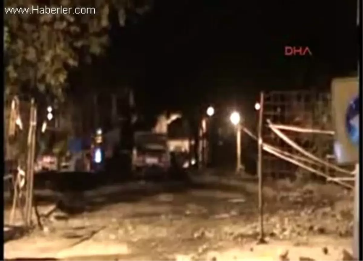 Tarihi Köprünün Üzerinde Otomobilini Yaktı