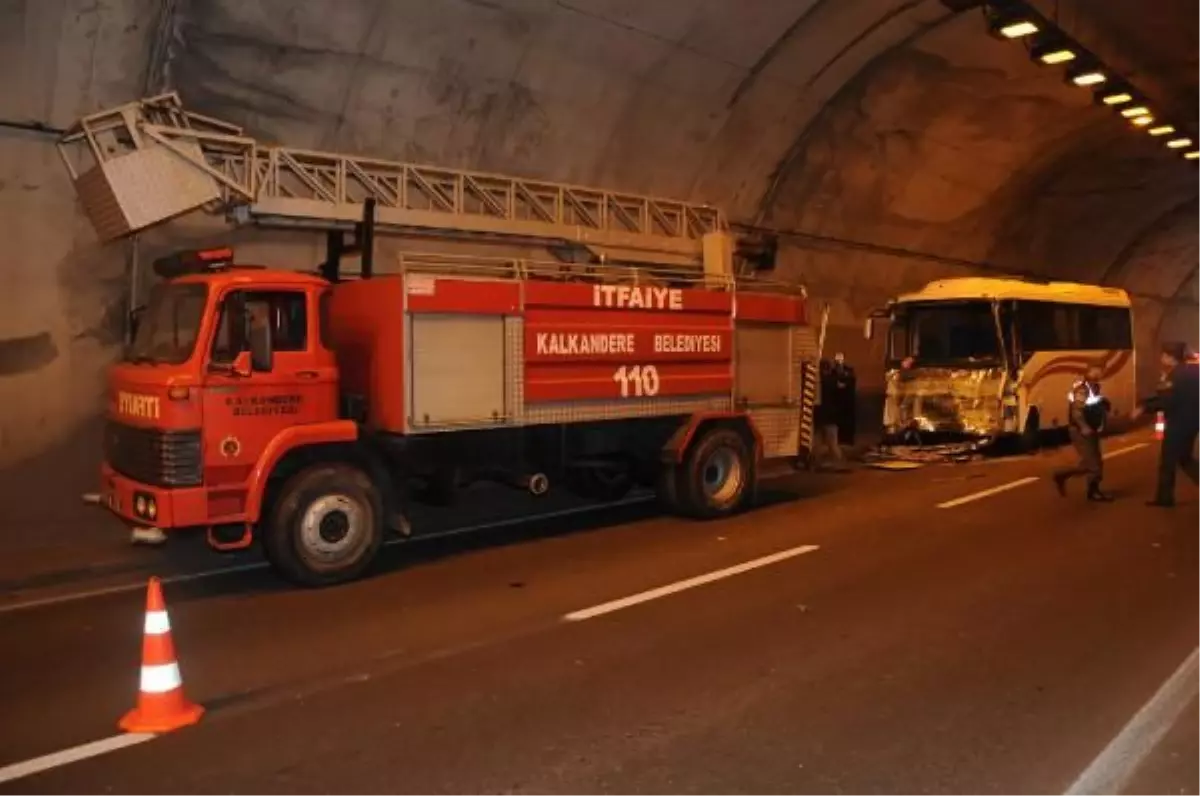 Tünelde Trafik Kazası 1 Ölü 40 Yaralı