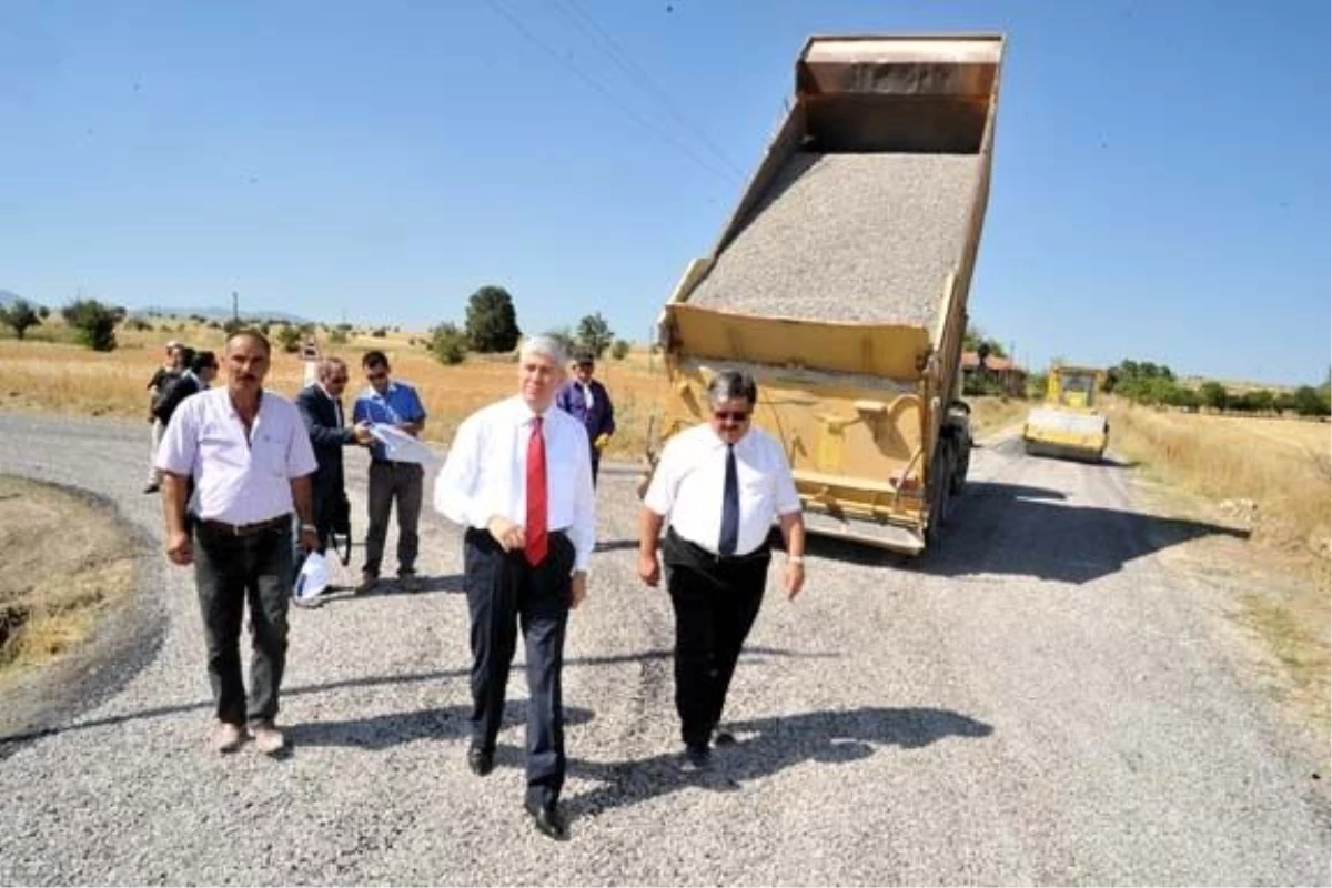 Vali Erden Yol Yapım Çalışmalarını İnceledi