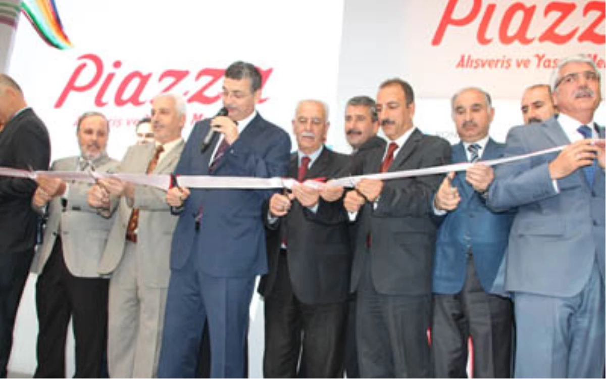 Ve Piazza Kapılarını Müşterilerine Açtı